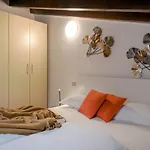 Appartement Centre Attic- Private Parking & Bike Storage *