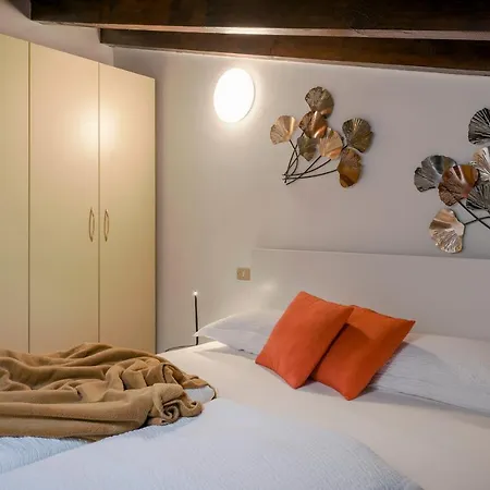 Appartement Iseo Vicolo Portelle - Indoor Private Parking & Bike Storage *