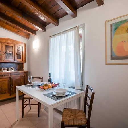 Iseo Vicolo Portelle - Indoor Private Parking & Bike Storage *