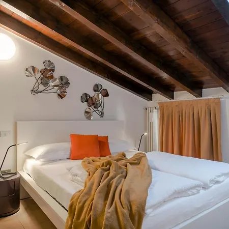 Iseo Vicolo Portelle - Indoor Private Parking & Bike Storage * Iseo