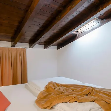 Lovely Mansard Portelle With Private Parking And Bike Storage דירה *