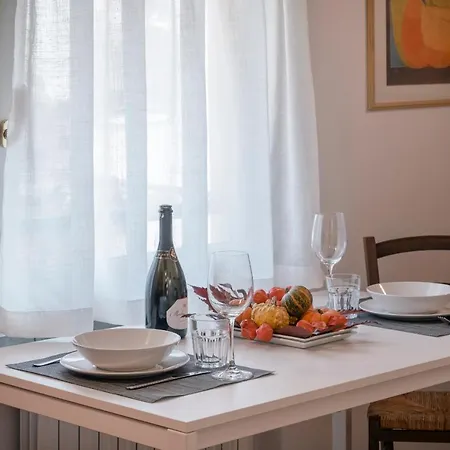 דירה Lovely Mansard Portelle With Private Parking And Bike Storage *