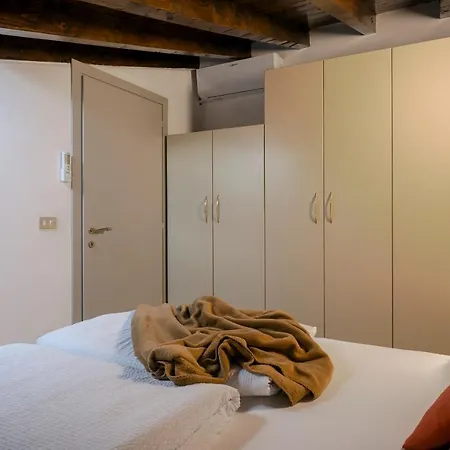 Lovely Mansard Portelle With Private Parking And Bike Storage דירה איסאו