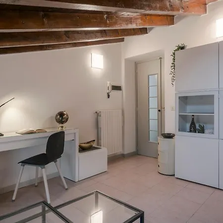 Iseo Vicolo Portelle - Indoor Private Parking & Bike Storage Iseo