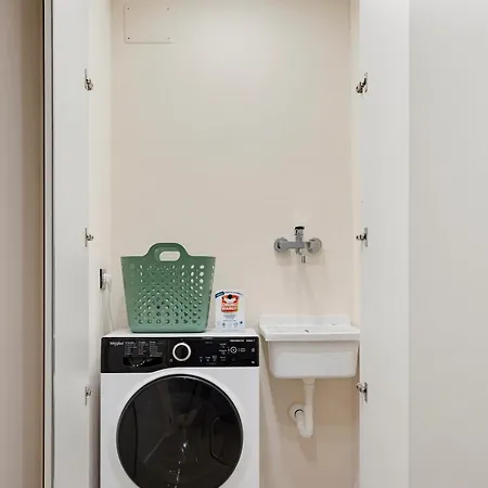 Vicolo Portelle - Indoor Private Parking & Bike Storage شقة إيزِيو