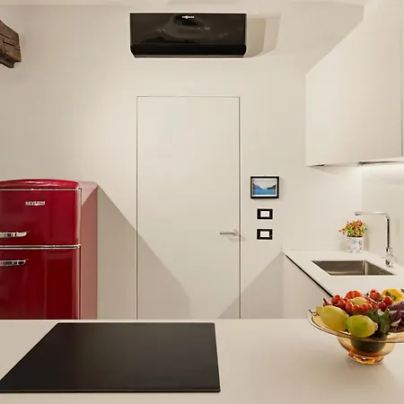 شقة Vicolo Portelle - Indoor Private Parking & Bike Storage إيزِيو