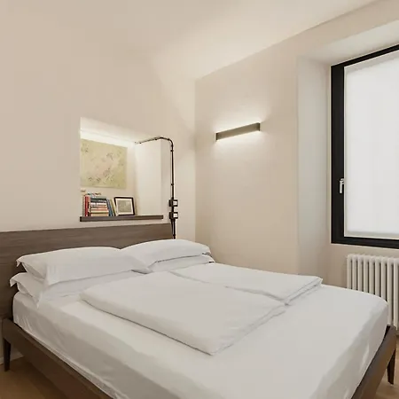 Vicolo Portelle - Indoor Private Parking & Bike Storage شقة إيزِيو