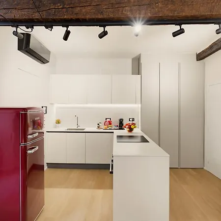 Vicolo Portelle - Indoor Private Parking & Bike Storage شقة
