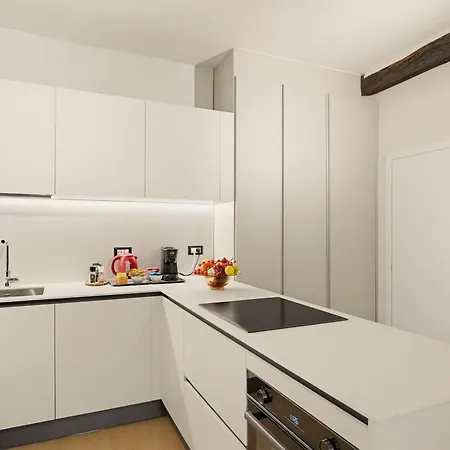 Vicolo Portelle - Indoor Private Parking & Bike Storage